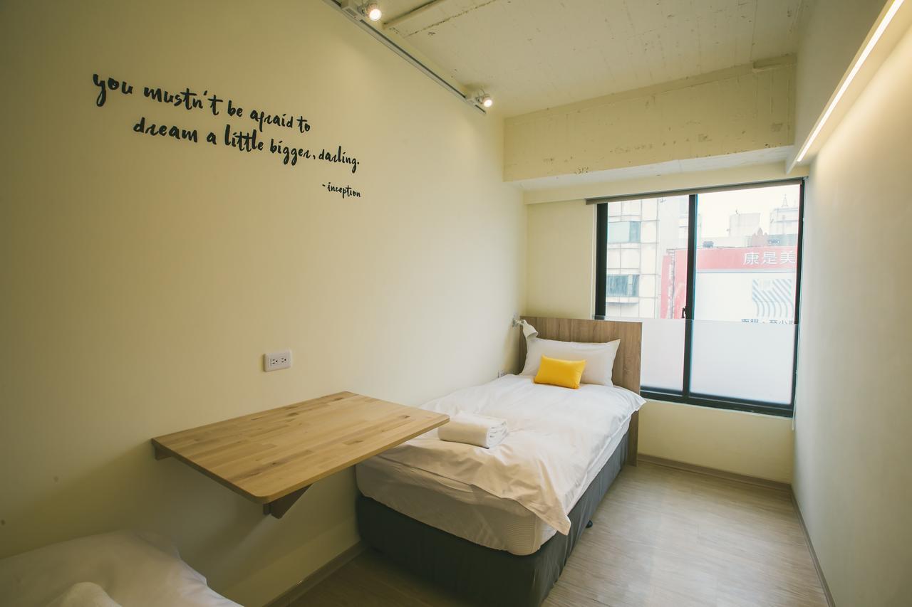 Stray Birds Taichung Hostel Esterno foto